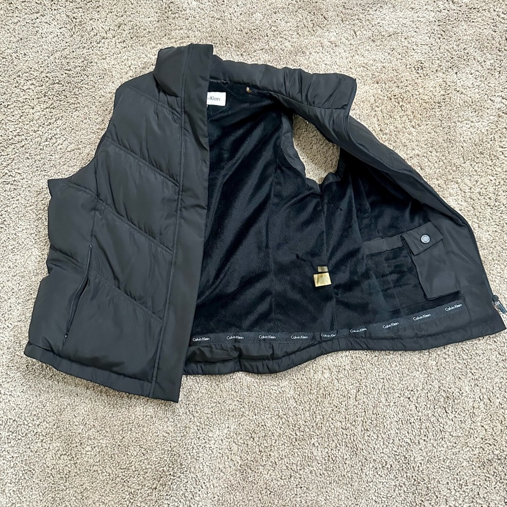 Calvin Klein Women's Size large Puffer Jacket Vest, RN 54163,